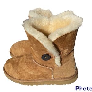 UGG One button Bailey tan boots
